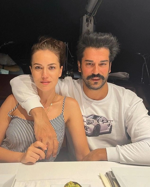 Бурак Озчивит с женой