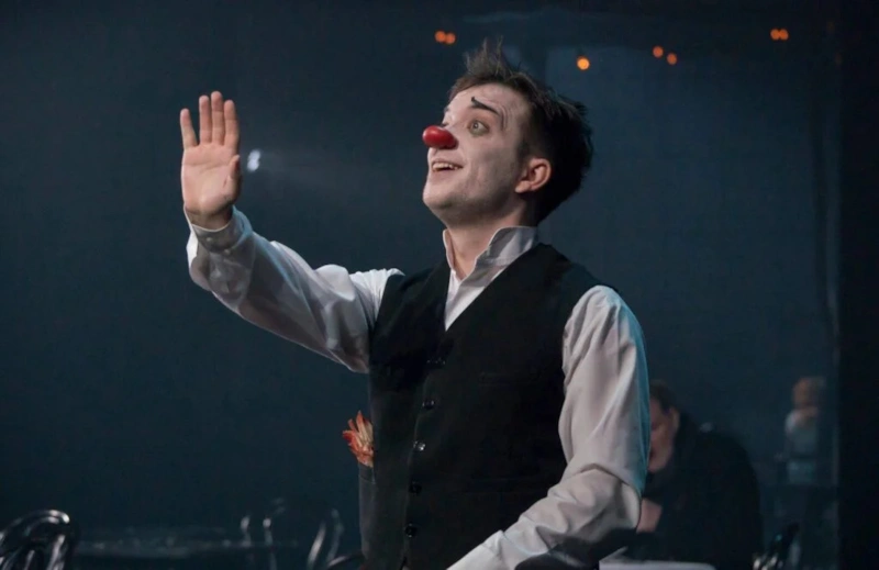 Максим Севриновский в спектакле «Минетти»