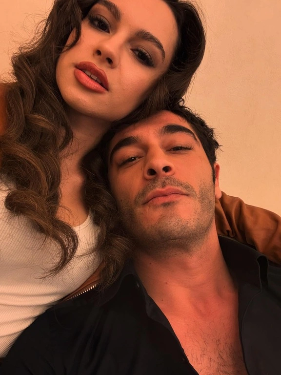 Бурак Дениз и Су Бурджу Джошкун