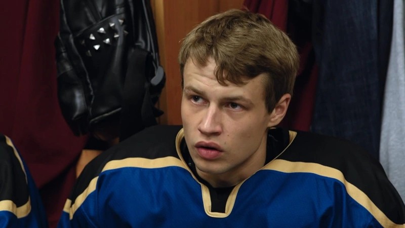 Иван Мулин в сериале «Молодежка»