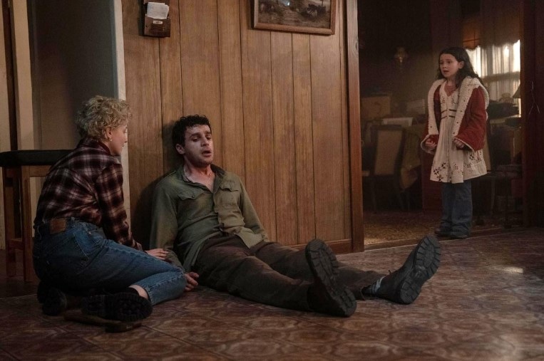 Кристофер Эбботт в фильме «Вульфмен»