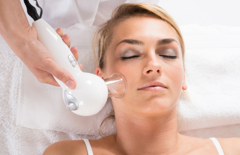 Вакуум для лица: эффект и нюансы