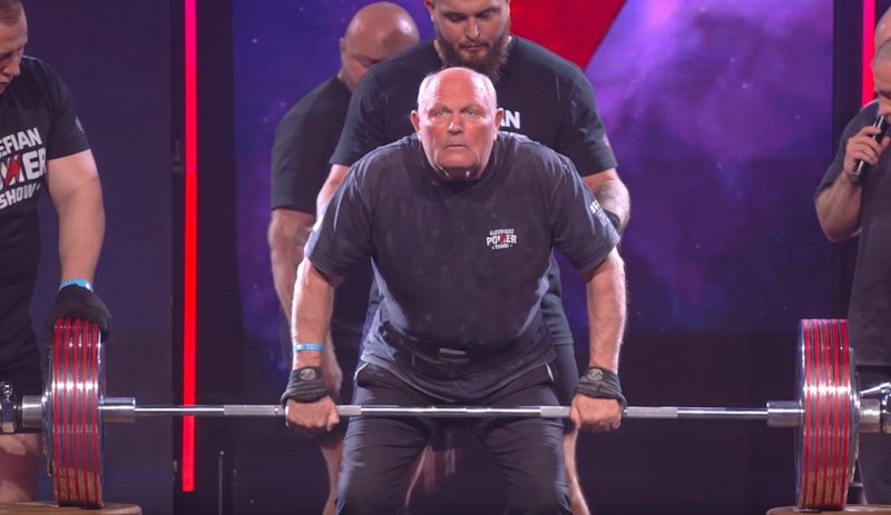 Геннадий Малахов совершил невозможное для своих лет, подняв штангу весом более полутонны 