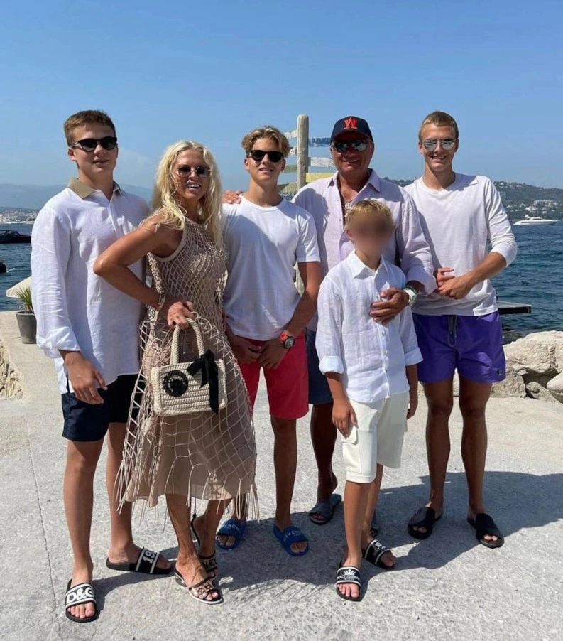 Ольга Савельева с мужем и семьей
