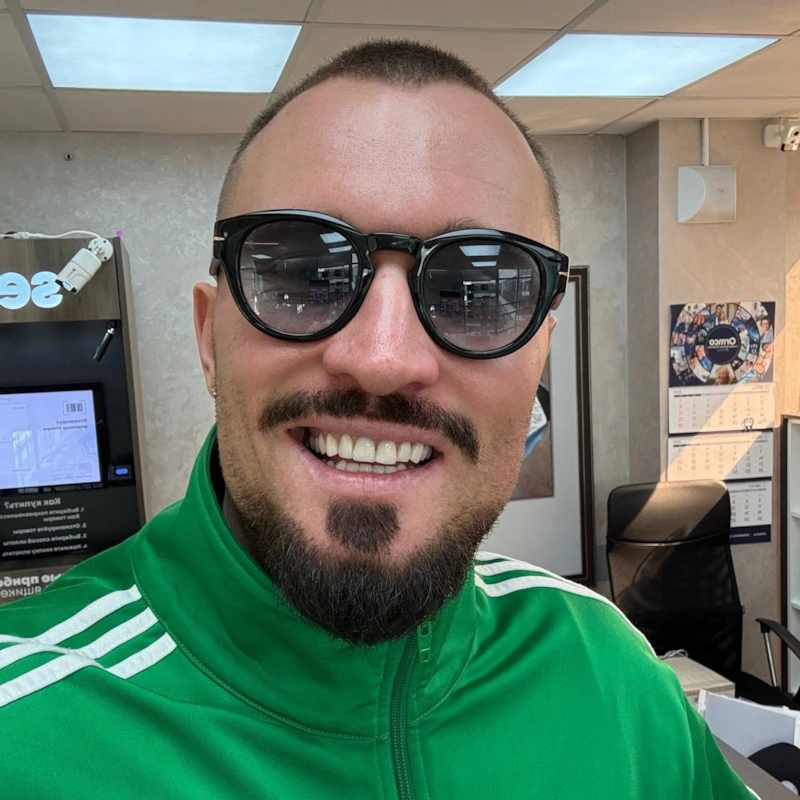 GOODY в темных очках