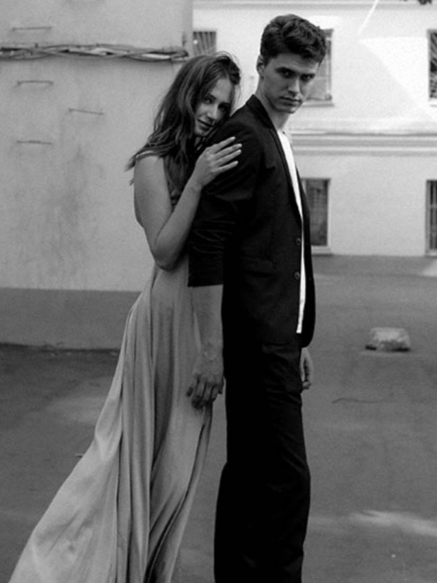 Артем Черкаев с девушкой