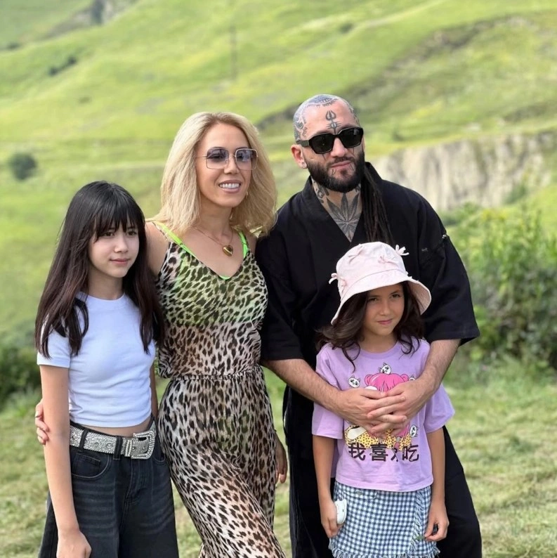 Эдуард Магаев и Карина Кокс с детьми