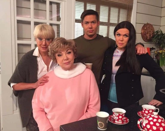 Эдита Пьеха, Стас Пьеха, Эрика Быстрова и мать Илона Броневицкая