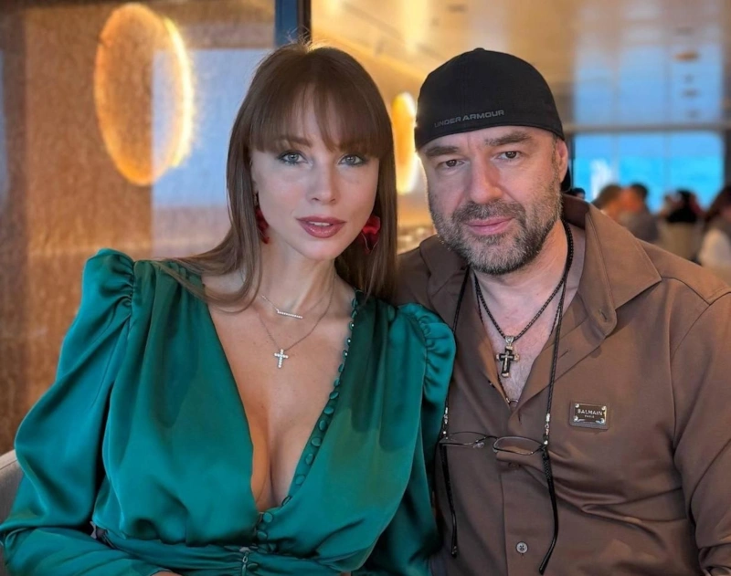 Полина Диброва отложила свадьбу с Романом Товстиком