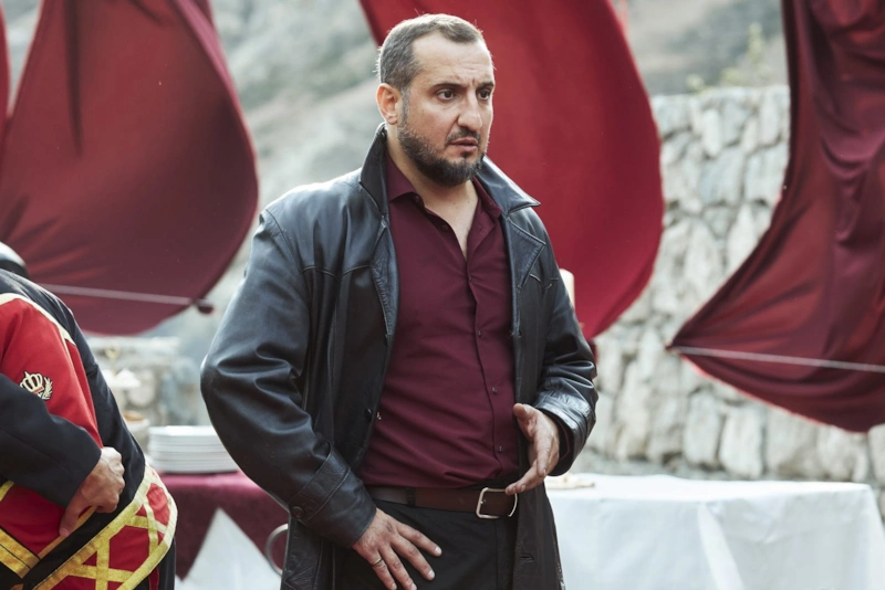 Арарат Кещян в фильме «Как я встретил ее маму» Арарат Кещян в фильме «Как я встретил ее маму»