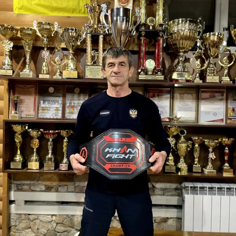 Тренер клуба «АРС ММА» Геннадий Кадзов