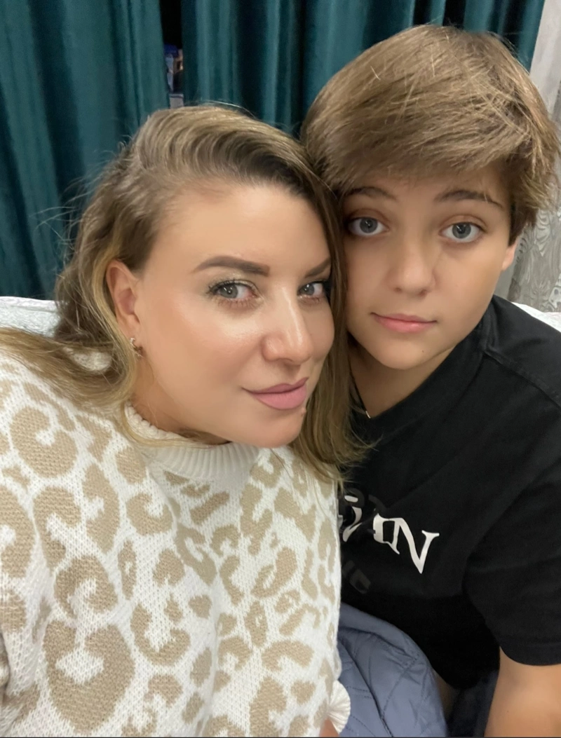 Эльвира Кретова с сыном Эльдаром