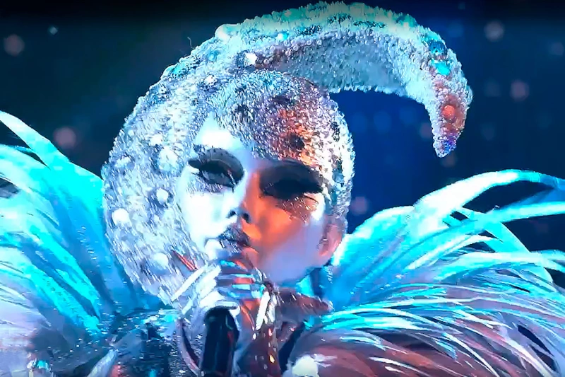 Александра Воробьева в шоу «Маска»