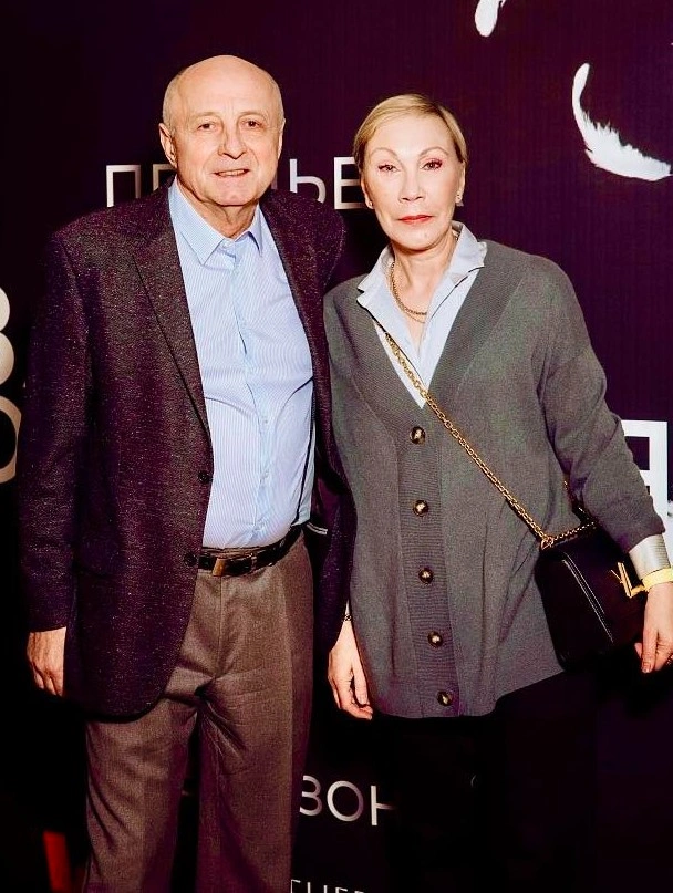 Александр Сирин с женой