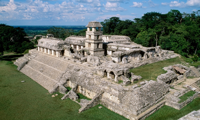 Смена эпохи: власть выходит на площадь