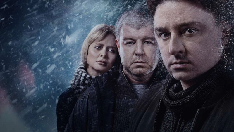 Анна Михалкова, Максим Лагашкин и Александр Робак в сериале "Шторм"