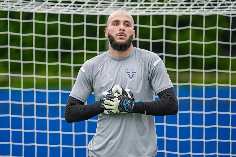 Вратарь московского клуба «Велес» Расул Мицаев