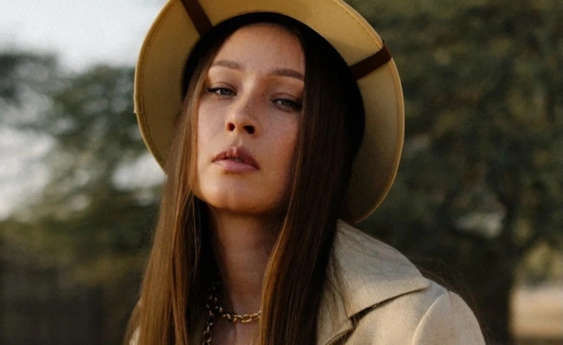 Александра Сивкова не спешит показывать подписчикам кума-любовника, публикуя лишь свои кадры 