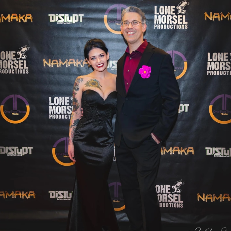 Дэвид Ховард Торнтон с девушкой