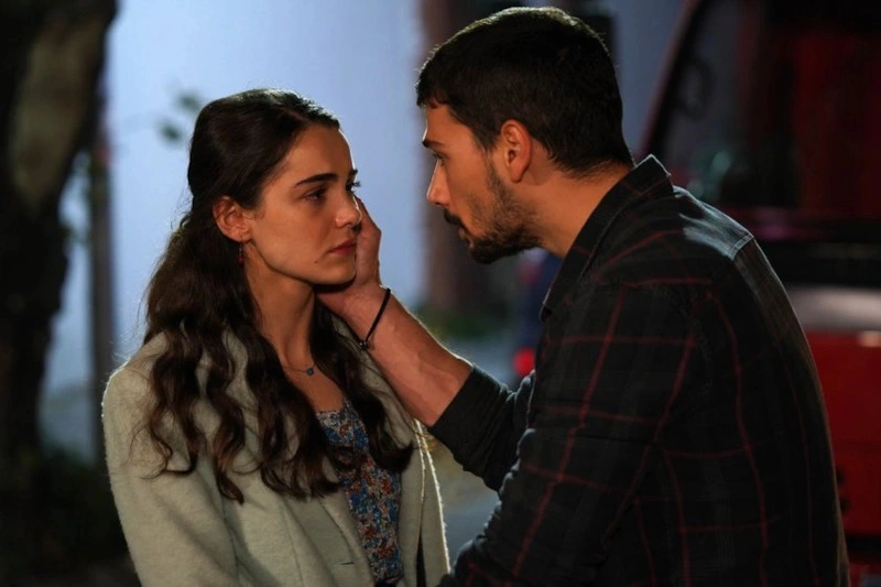 Хафсанур Санджактутан и Дениз Джан Акташ