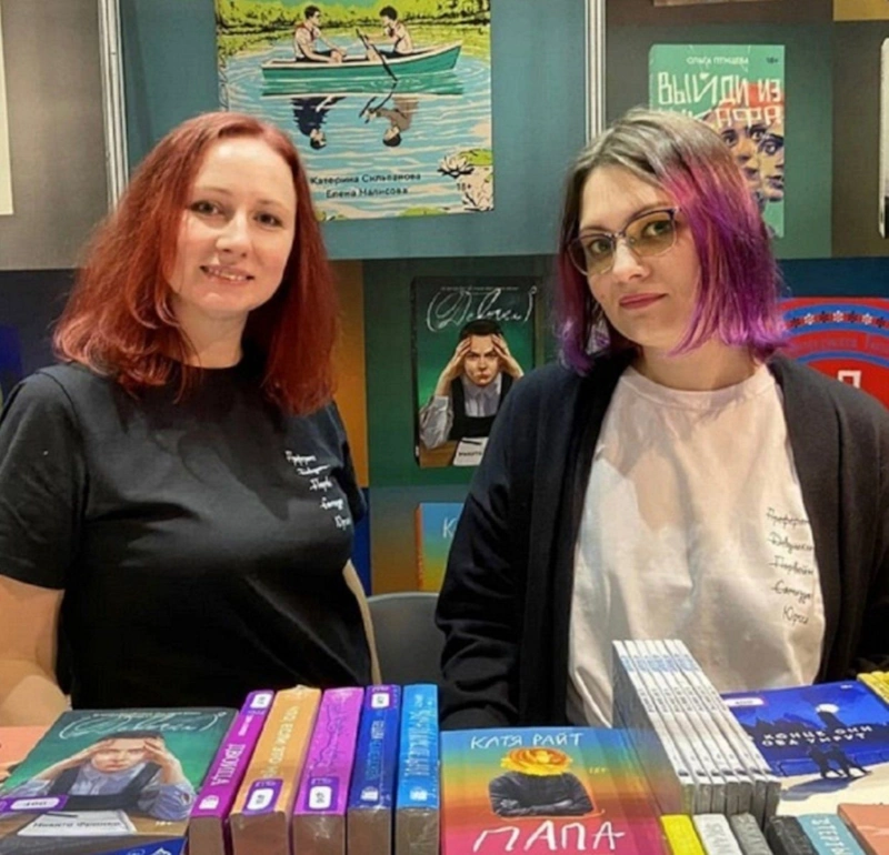 Елена Малисова на книжной ярмарке