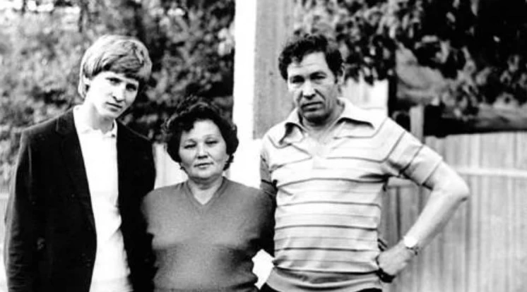 Ринат Ахметов с родителями