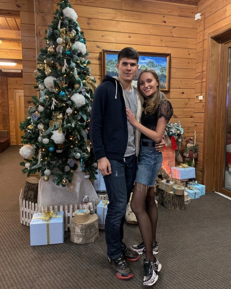 Никита Серебряков с женой