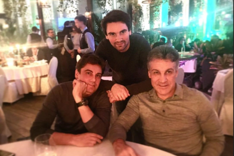 Денис Пиманов с отцом Алексеем Пимановым и братом Артемом