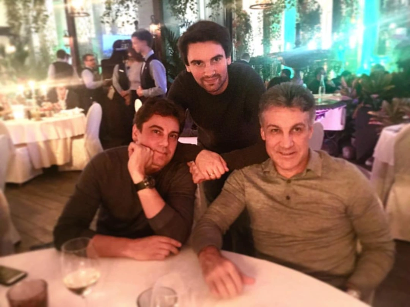 Артем Пиманов с отцом Алексеем Пимановым и братом Денисом