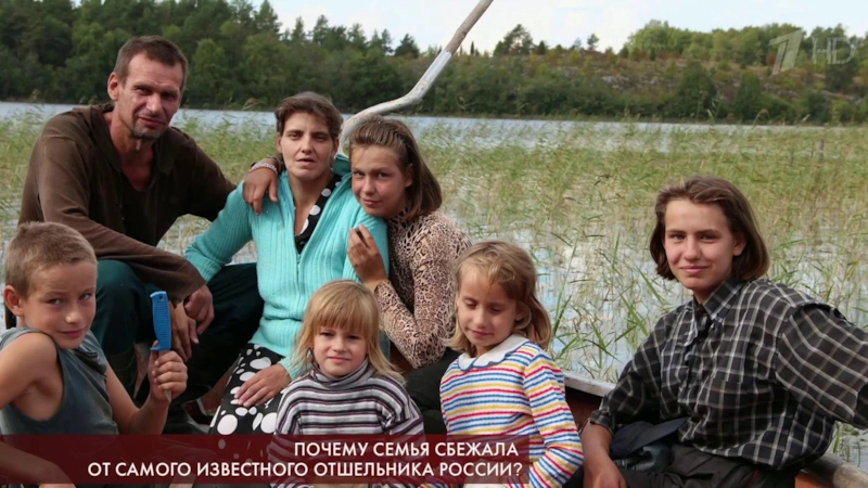 Мирия Олифер с мужем Михаилом Логиновым и старшими детьми