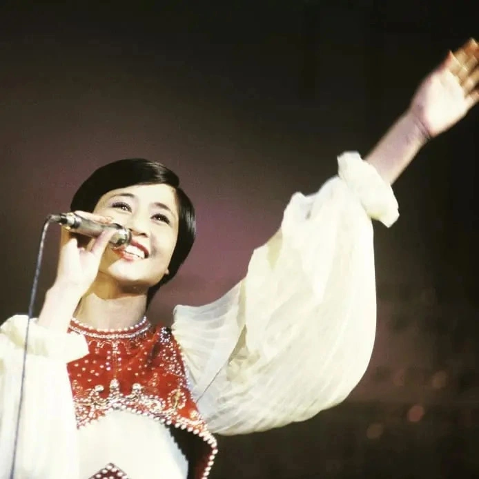 Роза Рымбаева в молодости Роза Рымбаева в молодости