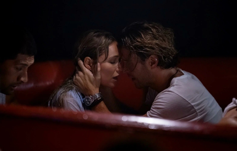 Кадр из фильма «В пасти океана» Кадр из фильма «В пасти океана»