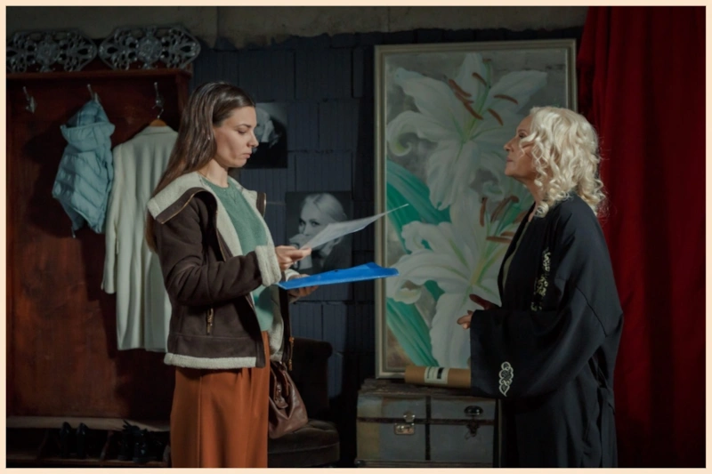 Кадр из сериала «Помоги себе сама»