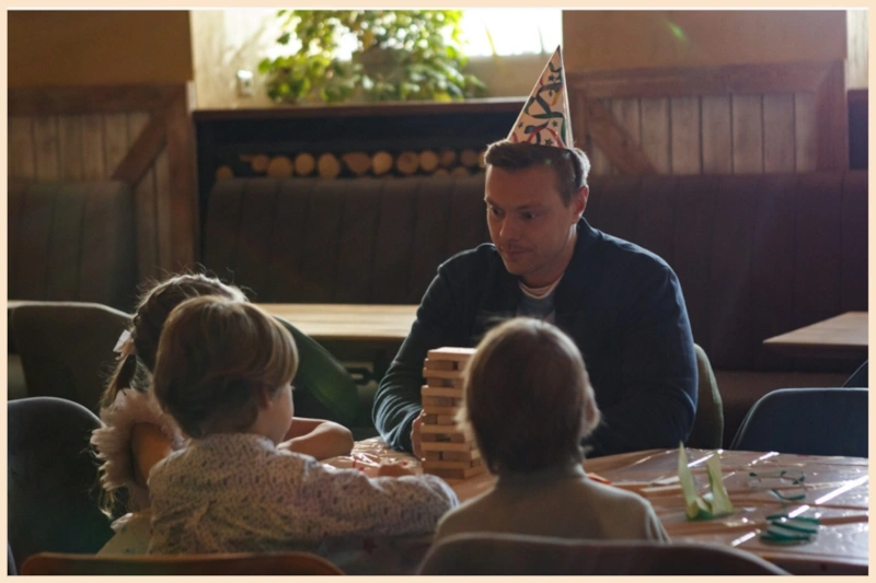 Кадр из сериала «Помоги себе сама»