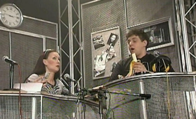 Михаил Полицеймако в спектакле «День радио»