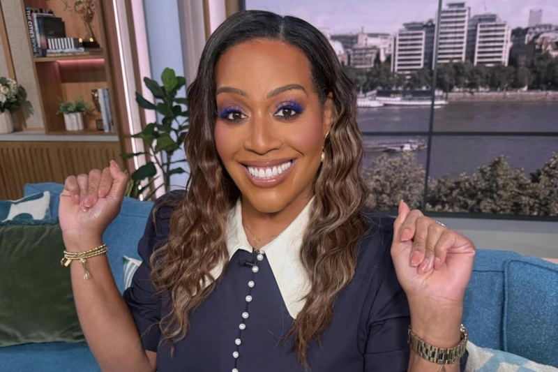 Элисон Хаммонд подтвердила роман с русским массажистом-манекенщиком Элисон Хаммонд подтвердила роман с русским массажистом-манекенщиком