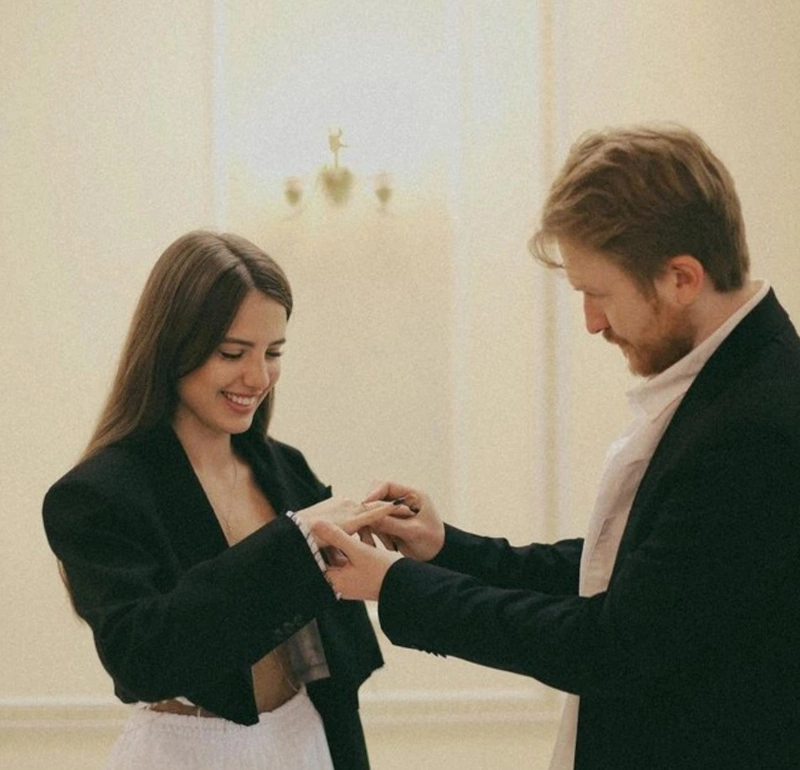 Данила Поперечный с женой