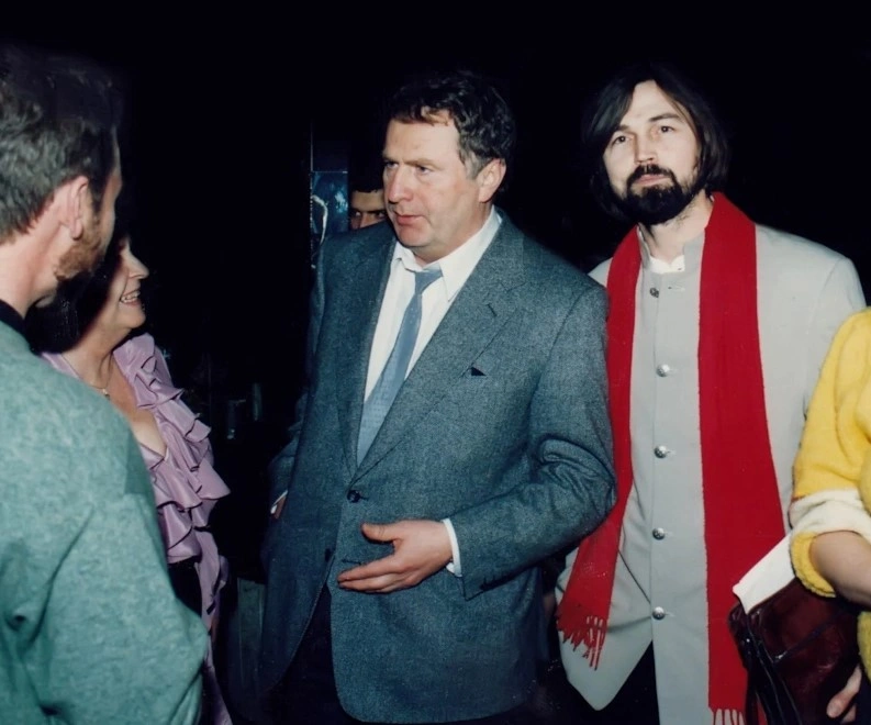 Никас Сафронов в молодости с Владимиром Жириновским