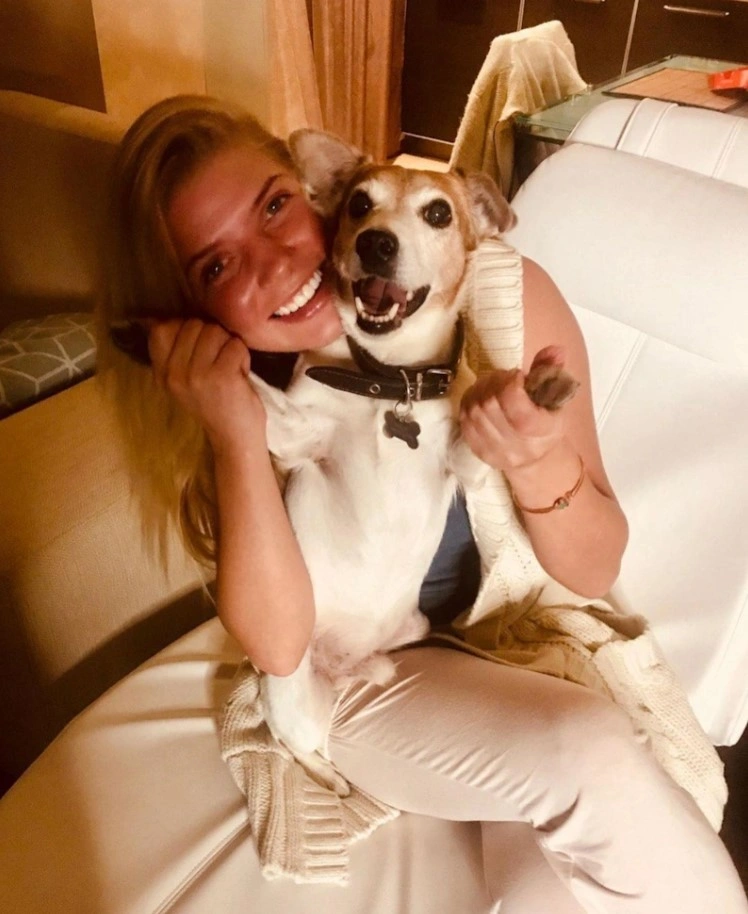 Настя Задорожная с собакой