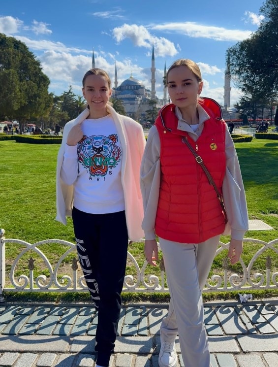 Дина Аверина и Арина Аверина