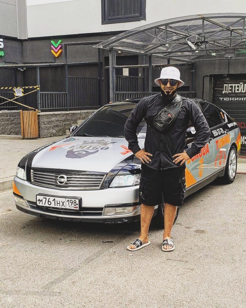 Блогер-гонщик Эмиль Пашаев и его автомобиль