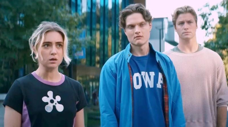 Стивен Калин (справа) в сериале «Поколение «Ви»
