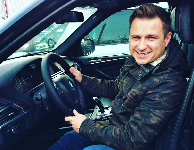 Таксист Алексей Хлестов