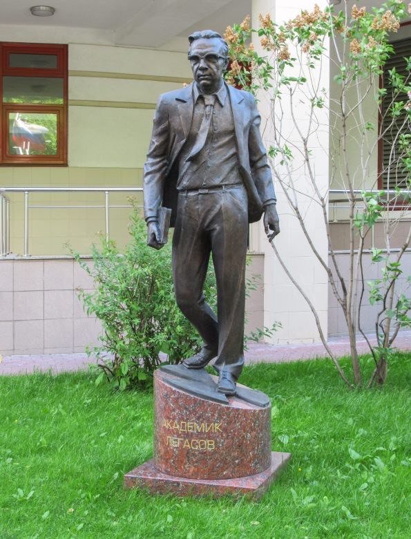 Памятник Валерию Легасову