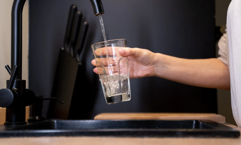 Скважинная вода может содержать опасные примеси даже без запаха и осадка