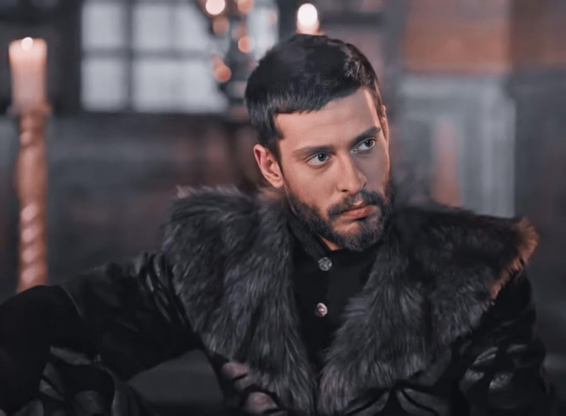 Экин Коч в сериале «Великолепный век» Экин Коч в сериале «Великолепный век»