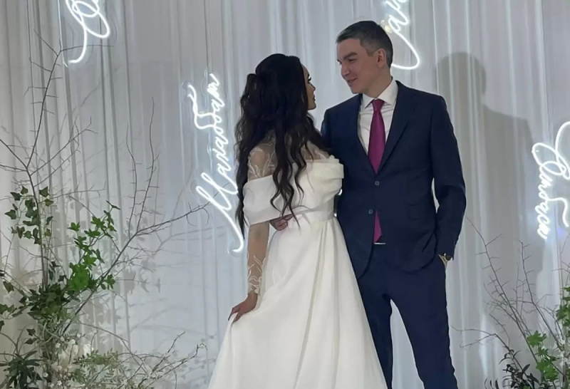 Жанар Дугалова с мужем