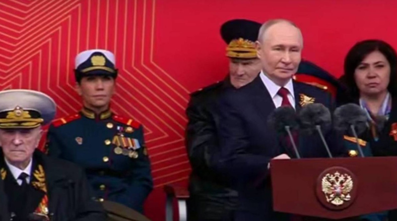 Людмила Болилая и Владимир Путин на Параде Победы