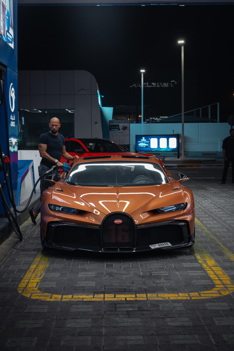 Эндрю Тейт и его Bugatti