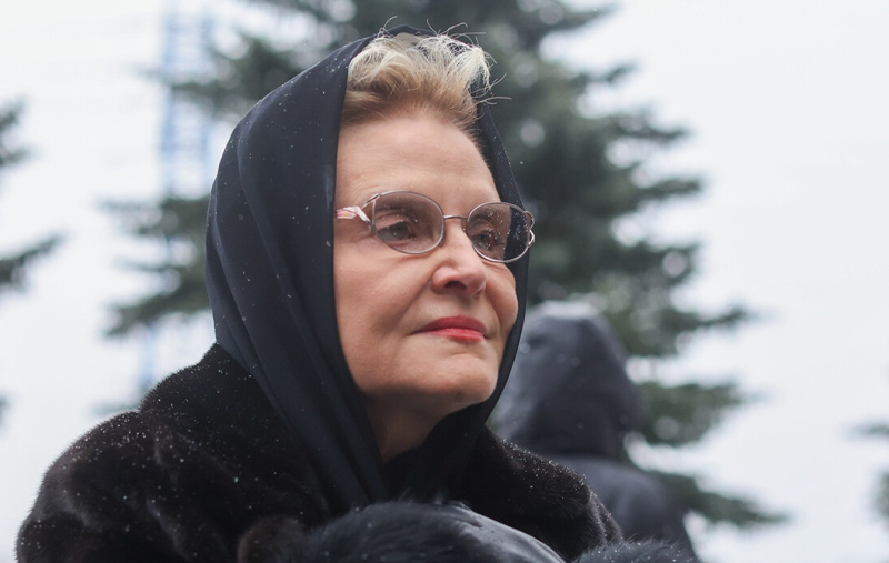 Елена Малышева похоронила маму после тяжелой болезни